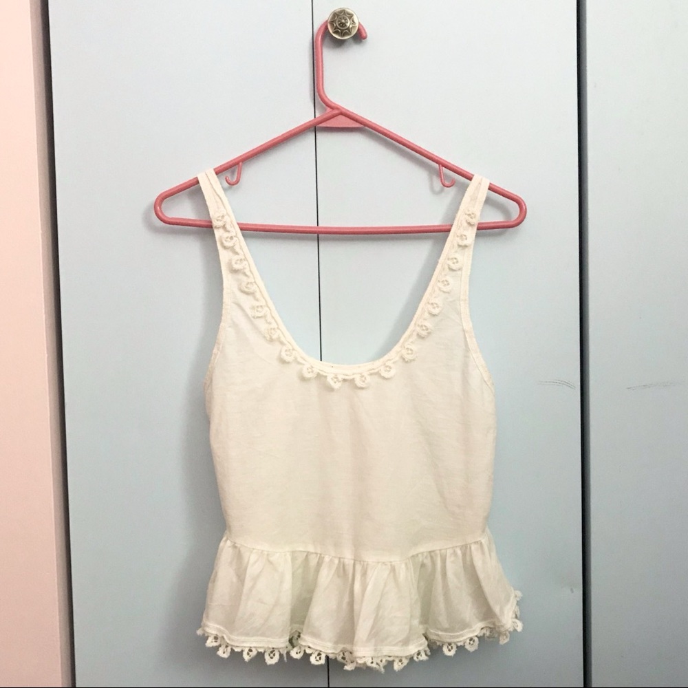 Aritzia Wilfred Ivory Scallop Lace Trim Camisole